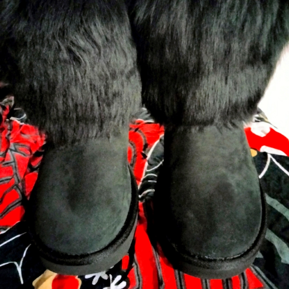 **NEW** Ugg Short Mongolian Sheepskin Cuff Boots